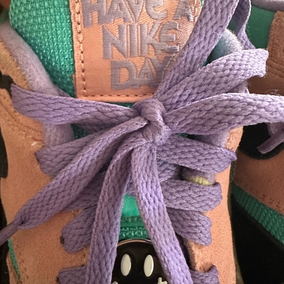 Nike “HAVE A NICE DAY” Sneakers with Purple and Teal Highlights - Picture 9 of 9